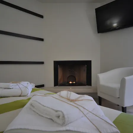 Gatto Bianco House-2